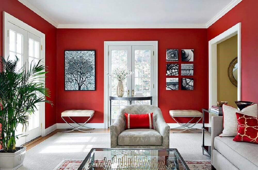 Nosso vermelho paixão expressa muito isso, é uma cor que traz um ar moderno e com significado de identidade pessoal vibrante, misturado com seus moveis transforma um ambiente simples em um requinte perfeito para sua sala